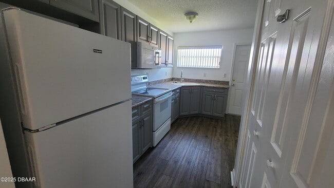 Building Photo - 249 College Park Dr