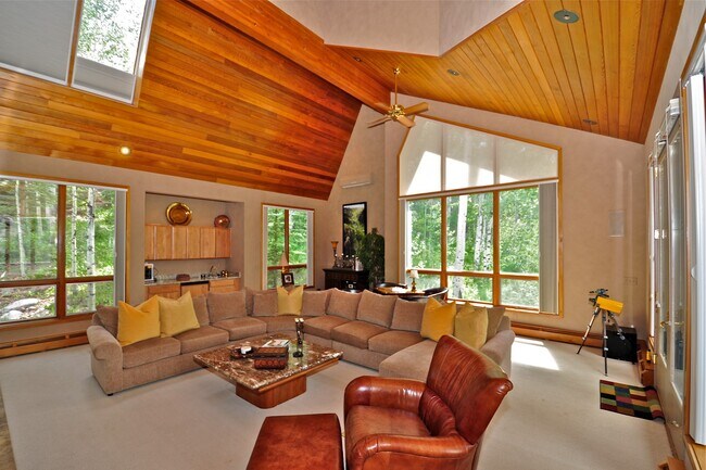 Foto del edificio - 491 Edgewood Ln