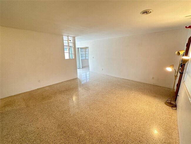 Foto del edificio - 729 13th Ave SW