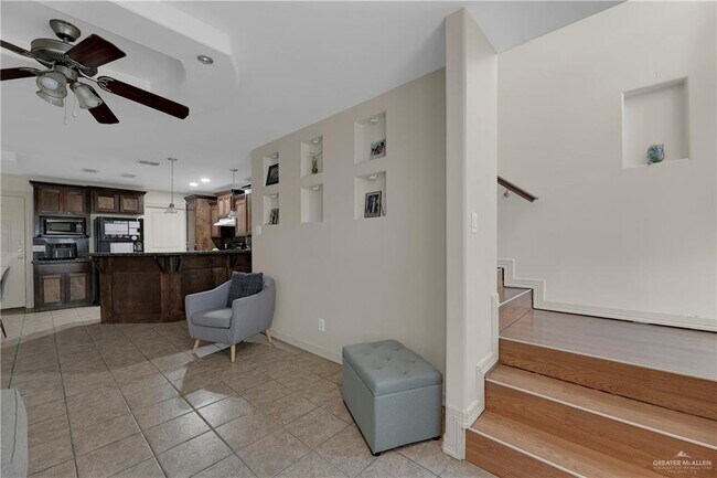 Building Photo - 1404 W Fig Ave