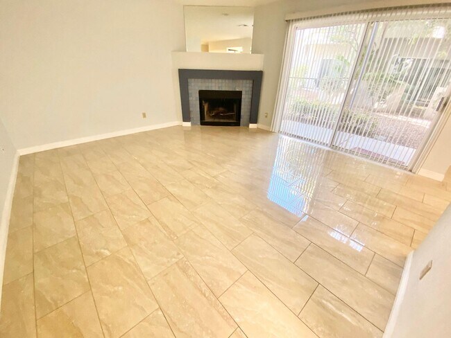 Foto del edificio - CUTE 1ST FLOOR CONDO UNIT 2 BEDROOM / 2 FU...