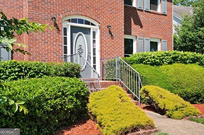 Building Photo - 821 Soaring Dr NE