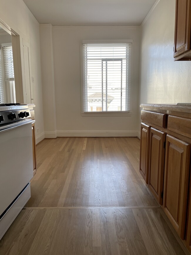 Building Photo - 2165 Larkin St