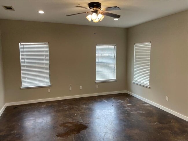 Building Photo - 3129 Molly Dr