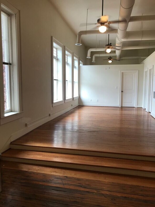 Foto del edificio - Central Loft Apartment Homes