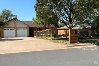 Building Photo - 1101 Stoneoak Ln