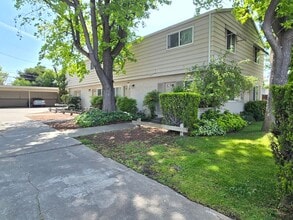 Building Photo - 834 Opal Dr