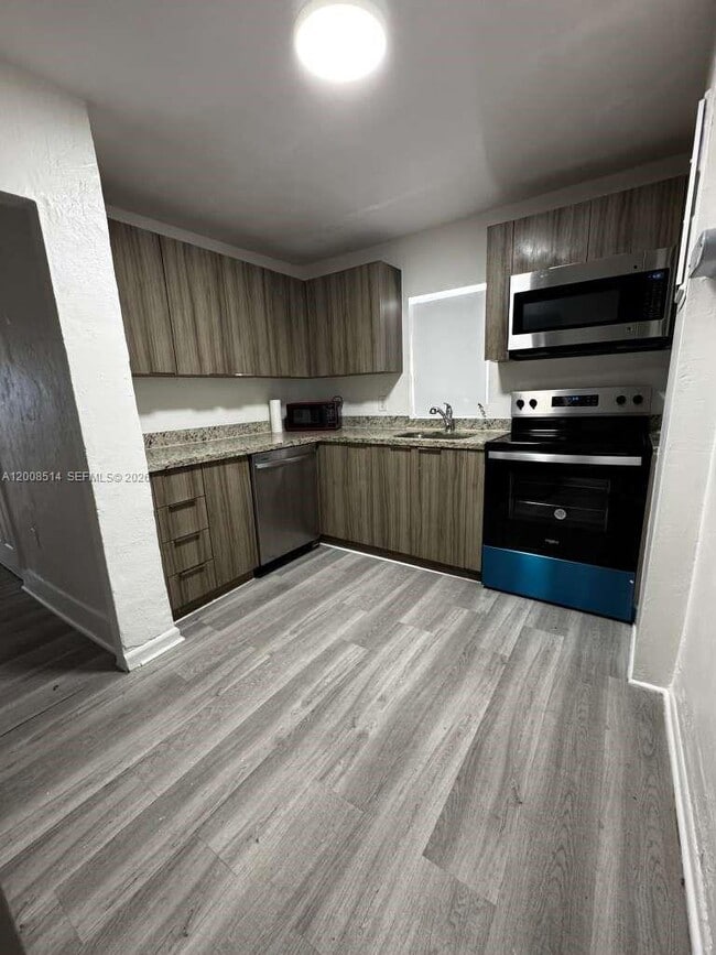 Foto del edificio - 1121 NW 40th St