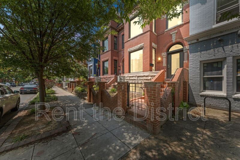 Primary Photo - 1940 1st St NW