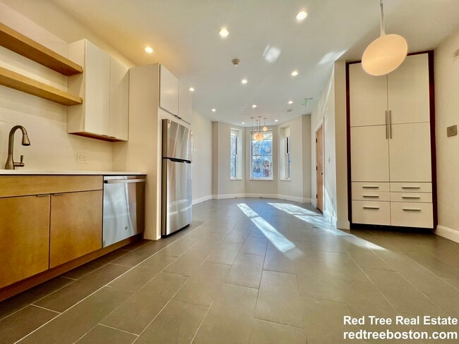 Building Photo - 1607 Tremont St