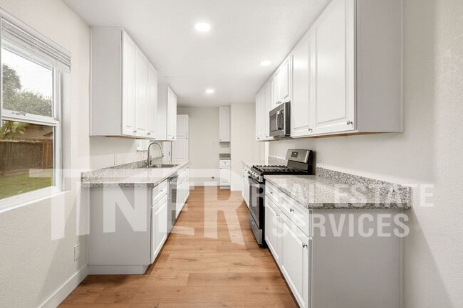 Building Photo - 7520 Schreiner St