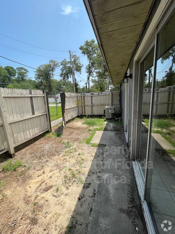 Building Photo - 3850 SE 17th Ct