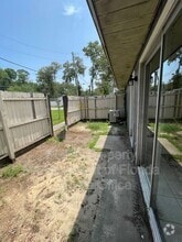 Building Photo - 3850 SE 17th Ct