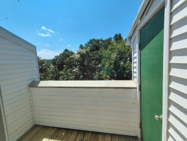 Foto del edificio - 600 Reusens Rd