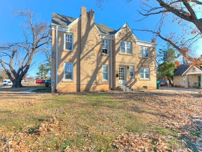 Foto del edificio - Recently Updated- 1498 Sq. Ft. + Only minu...