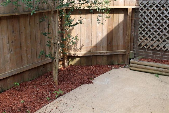 Building Photo - 13734 Hollowgreen Dr