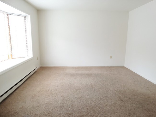 Building Photo - 207 Riverview Dr