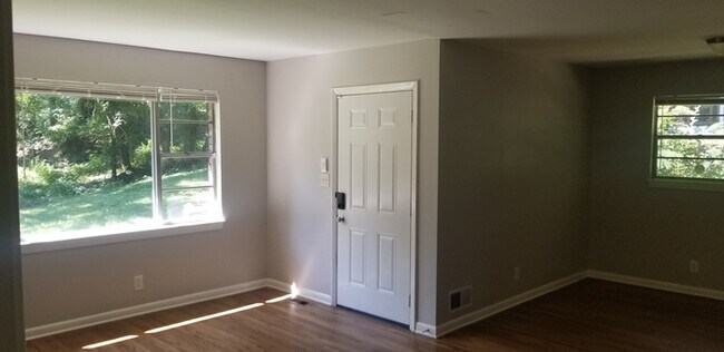Building Photo - Move in ready 3/2 for rent!