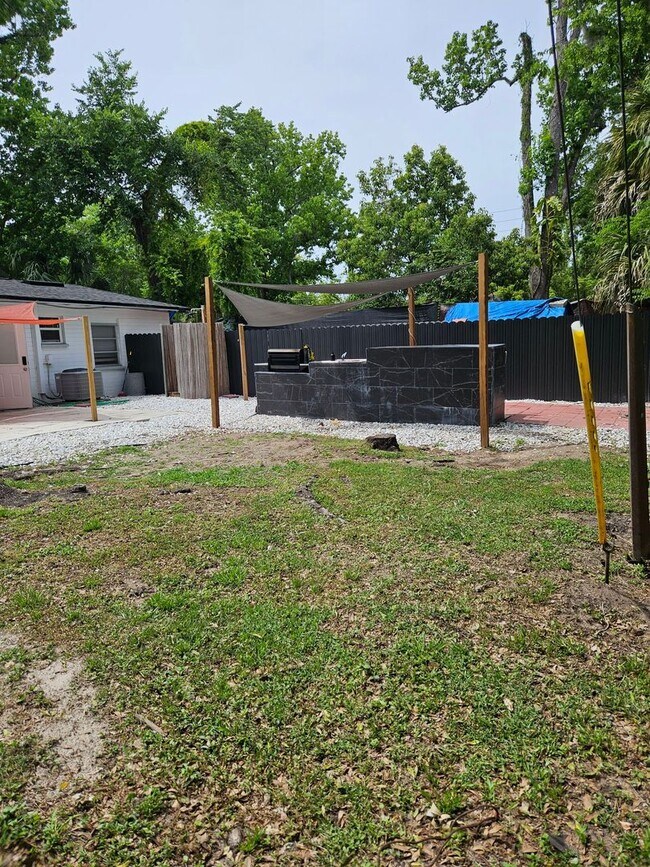 Building Photo - 3 bedroom 2 bath home