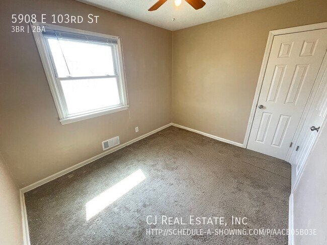 Foto del edificio - 5908 E 103rd St