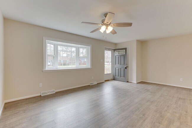 Foto del edificio - 213 Clemwood Pkwy