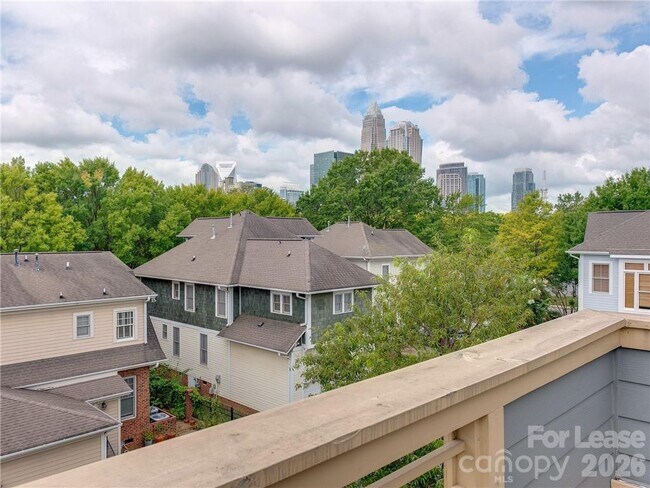 Foto del edificio - 927 Garden District Dr