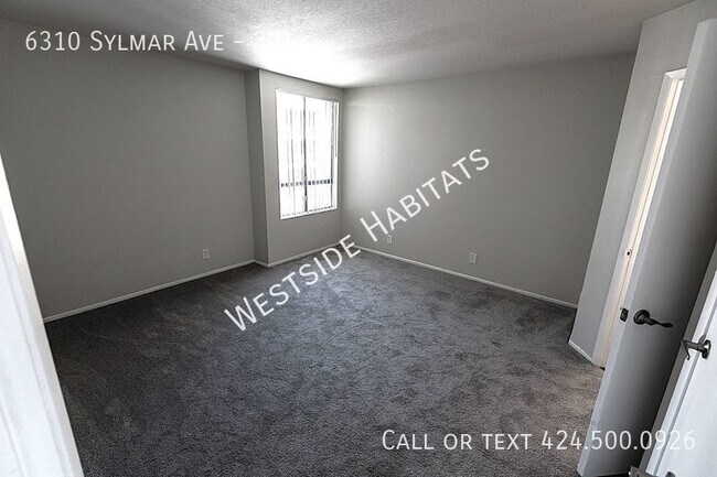 Foto del edificio - 6310 Sylmar Ave