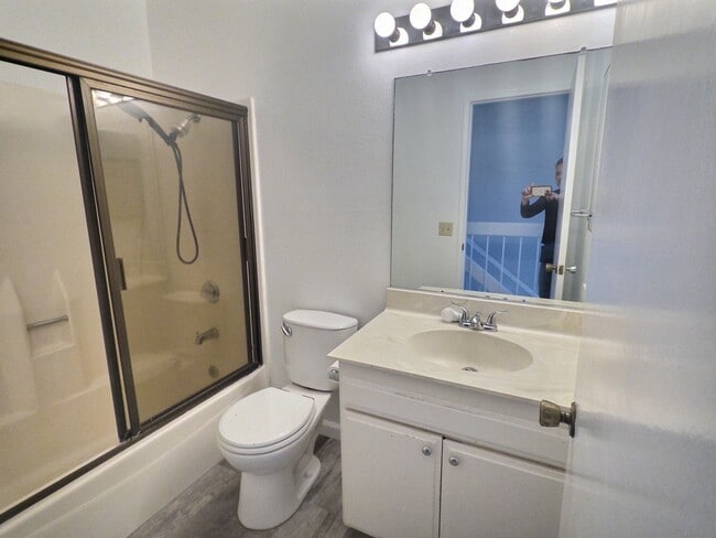 Building Photo - 325 E Surfside Dr