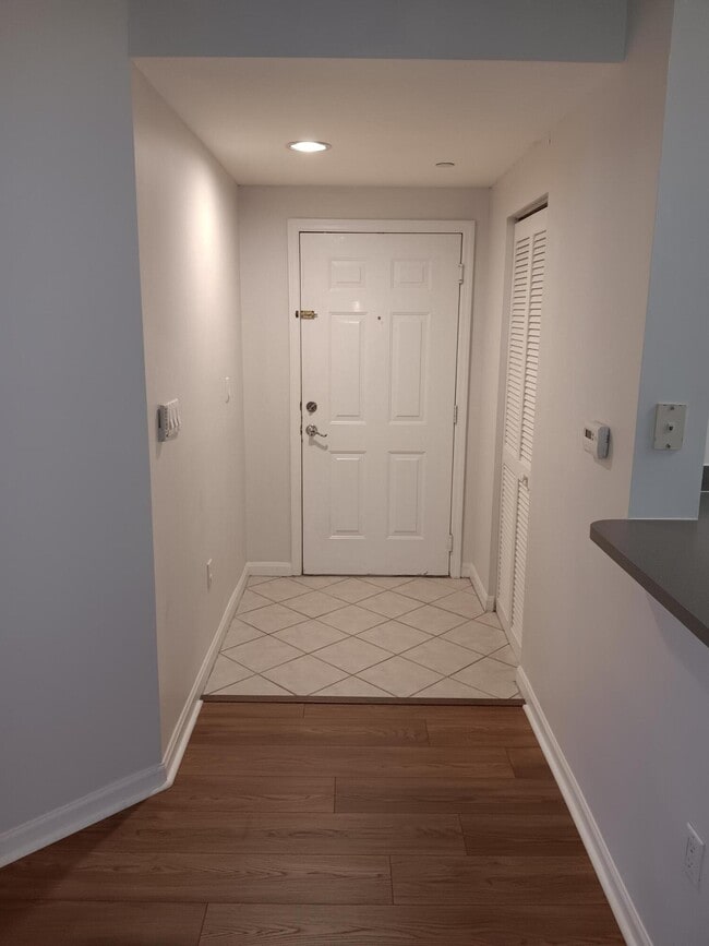 Building Photo - 5050 Fairways Cir