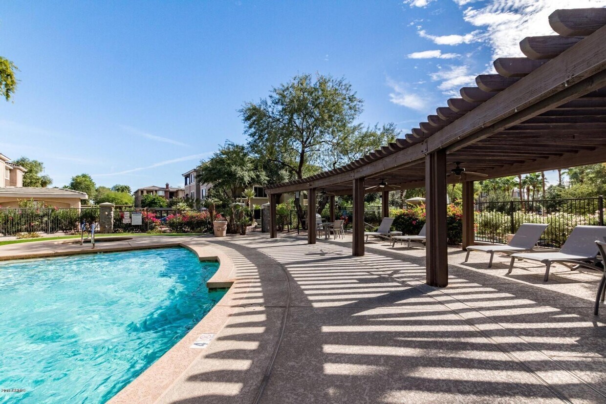 Foto principal - 5345 E Van Buren St