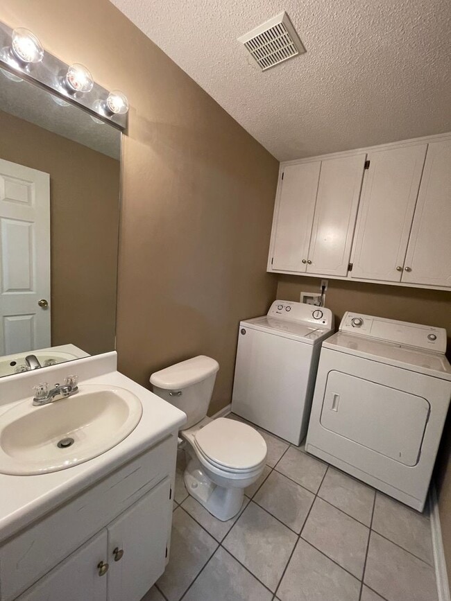 Building Photo - Foxchase Subdivision