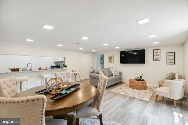 Foto del edificio - 311 Old Rodgers Rd