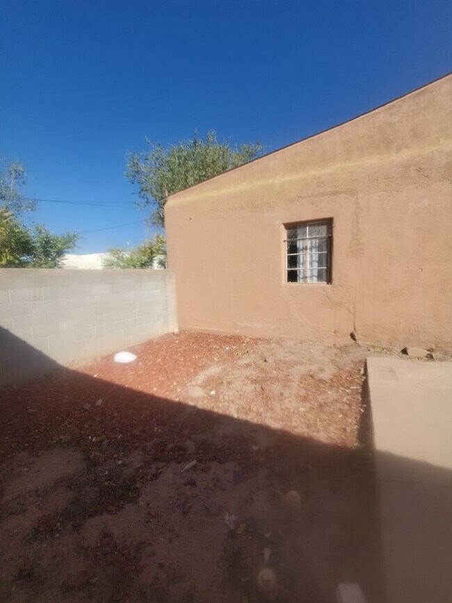 Foto del edificio - Freshly painted and move-in ready!