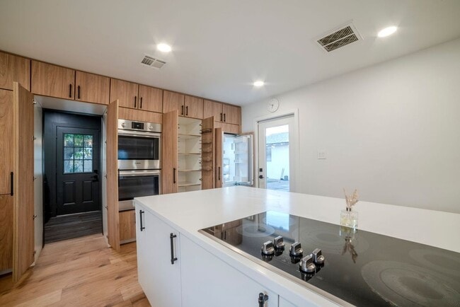 Building Photo - 1700 Bracken Ave