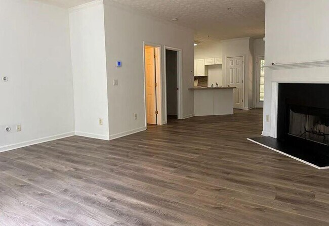 Building Photo - 6016 Leeshire Trace