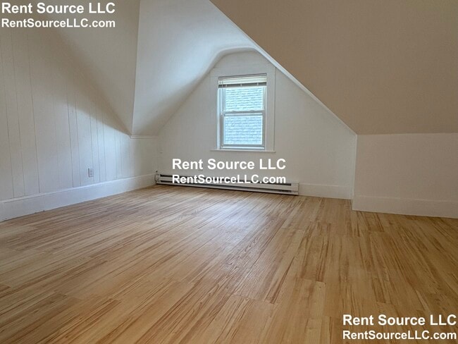 Building Photo - 9-11 Knapp St. Unit 3