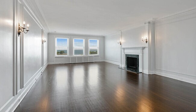 Building Photo - 3240 N Lake Shore Dr