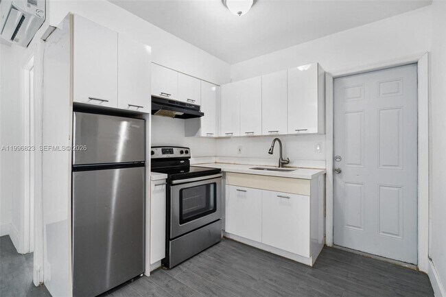 Foto del edificio - 730 NE 128th St