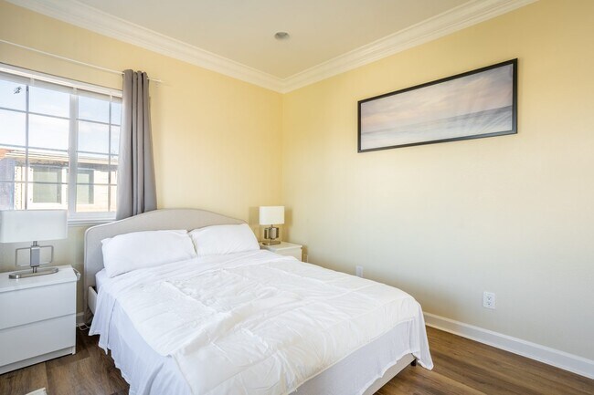 Building Photo - Queen room D in a Newly Added Home in Oak