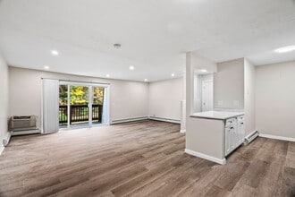 Building Photo - 283-435 Oaklawn Ave