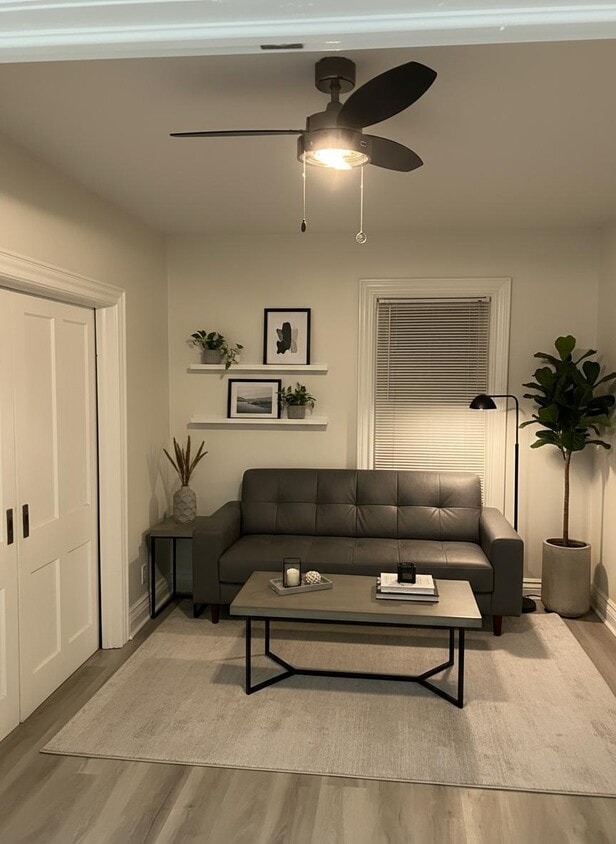 Primary Photo - 220 Mary St N