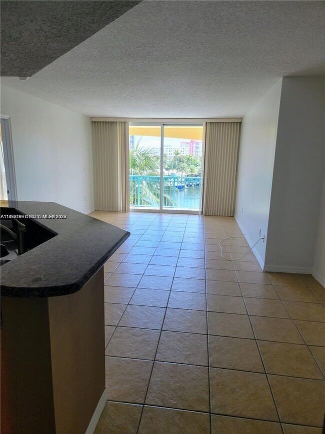 Building Photo - 201 Golden Isles Dr