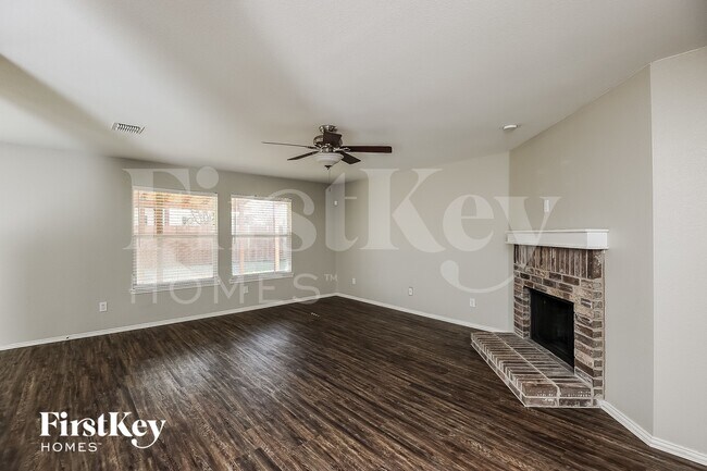 Foto del edificio - 4516 Mountain Oak St