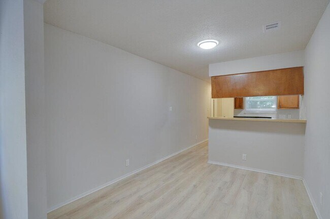 Foto del edificio - 1206 Westcott Dr