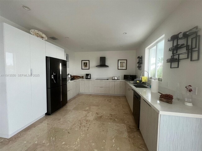 Foto del edificio - 4 Pelican Rd