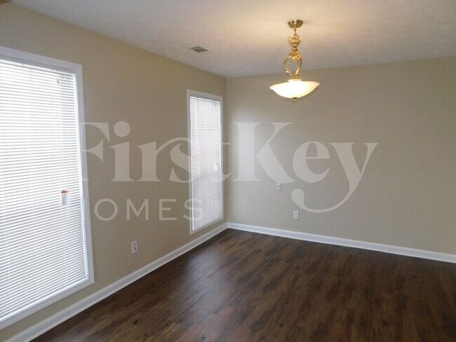 Foto del edificio - 265 Meadow Crest Way