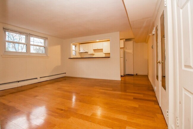Building Photo - Pet Friendly, Garden Level Affordable Apartment in Brookline w ONE FREE Parking Spot, Heat, Hot W...