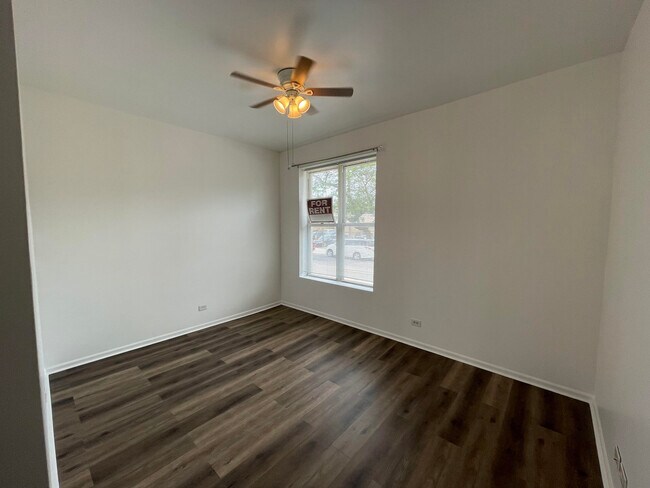 Living Room - 206 N California Ave