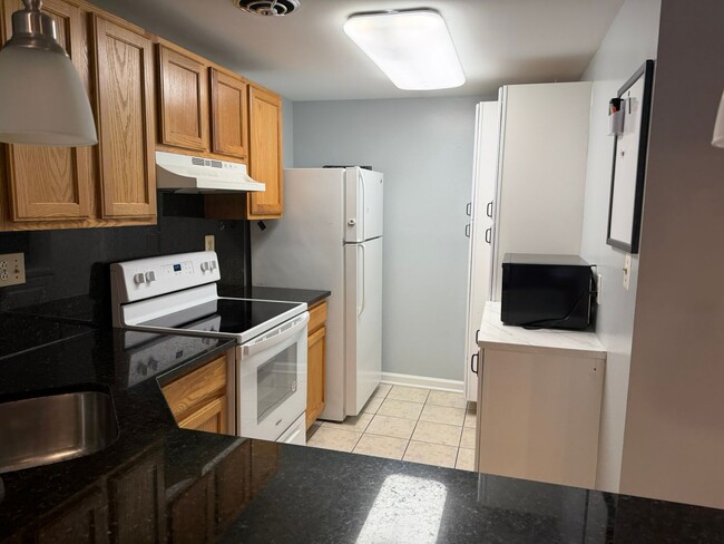 Building Photo - 8872 Welbeck Way
