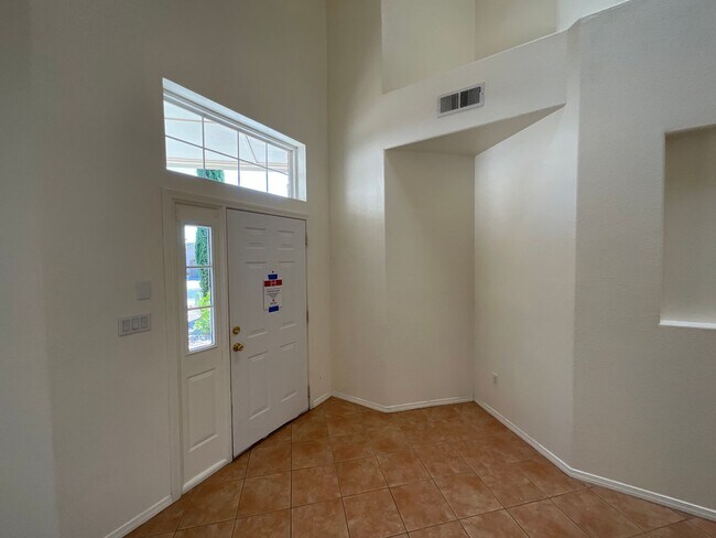 Building Photo - 5 Bedroom Home Available in Ventana Ranch ...